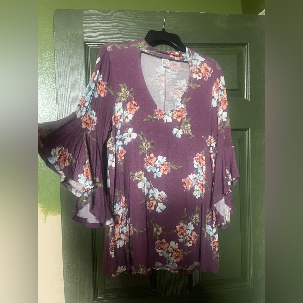 Buttery Soft Women’s Top - Picture 2 of 5